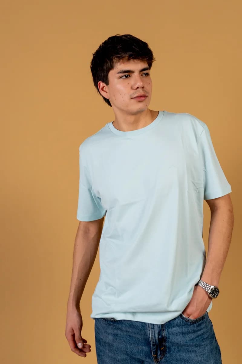 Modelo con Signature Fit Azul Bebé