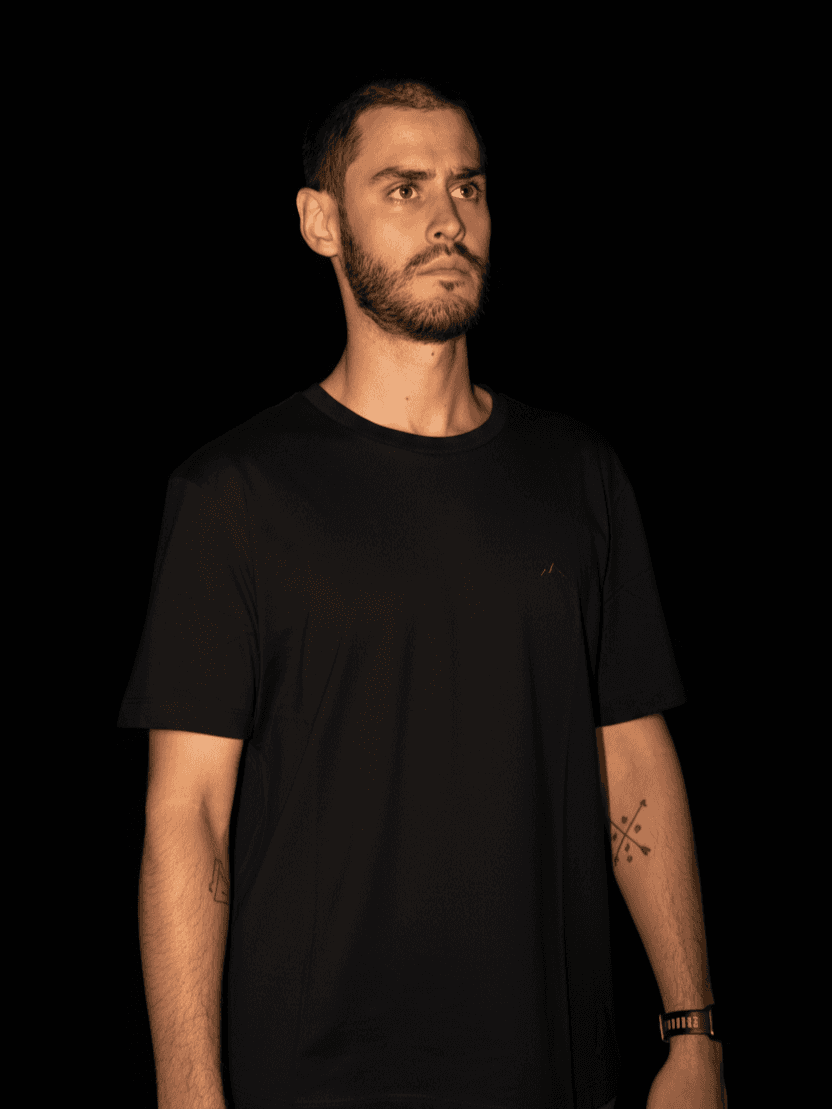 Signature Fit T-Shirt — Negro — fit