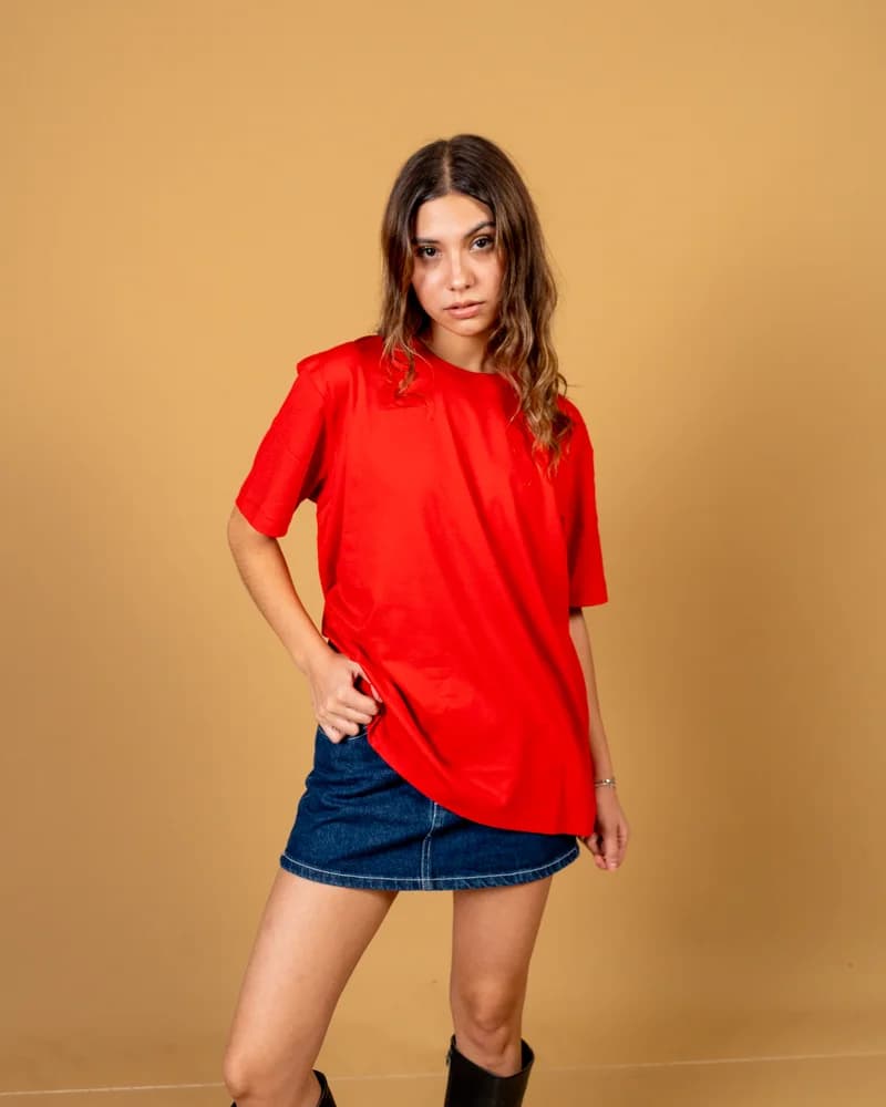 Signature Fit Rojo Royal — Raíces Nobles 2026